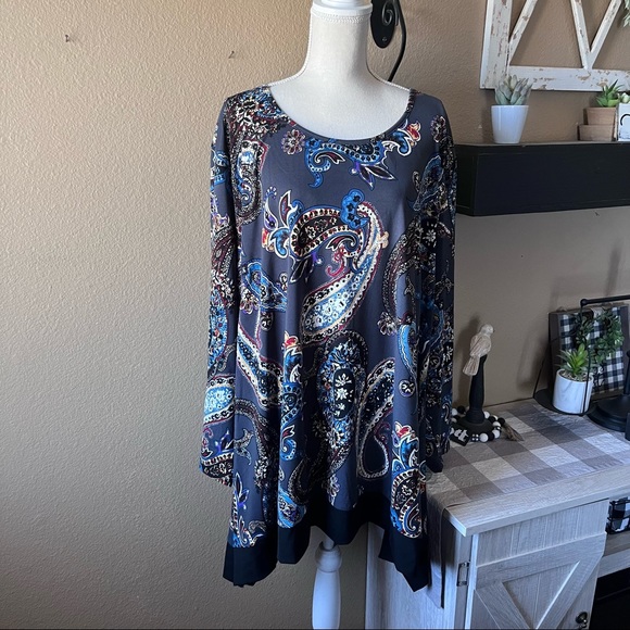 Woman’s Plus Tunic Blouse Gray Paisley Print 30/32W NWT - Picture 1 of 9